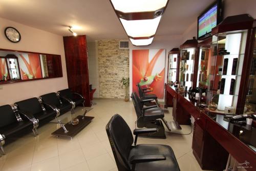 آرایشگاه مردانه پرتو