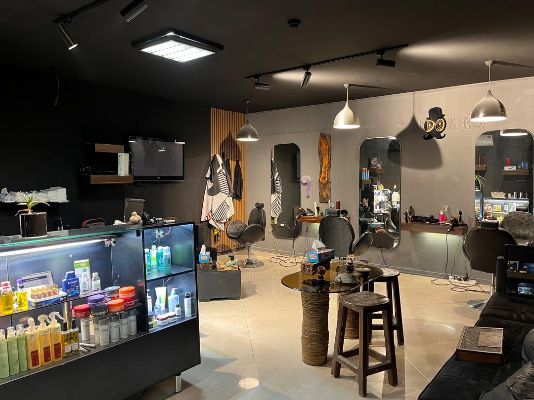 آرایشگاه آدونیس